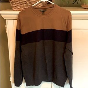 Banana Republic Men’s pullover. Excellent.
